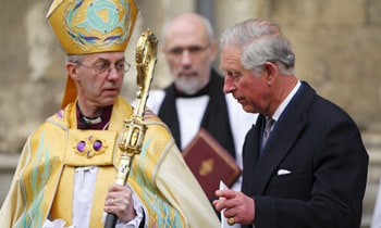 El Arzobispo De Canterbury Oficiante De La Coronaci N Mediador Con