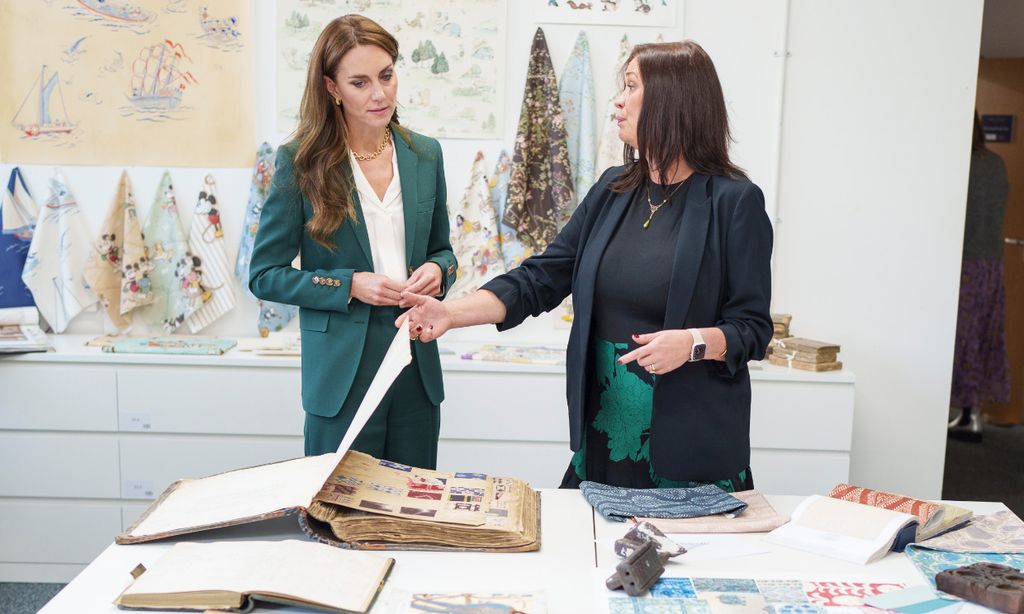 La princesa de Gales visita una fábrica textil que perteneció a sus antepasados