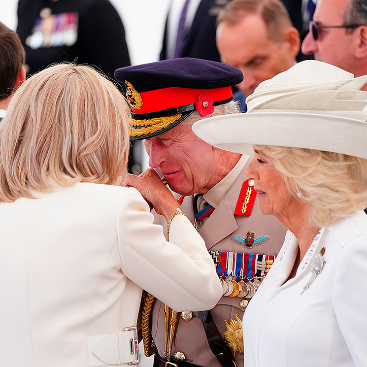 Las imágenes del primer gran acto internacional de Carlos III desde el anuncio de su enfermedad