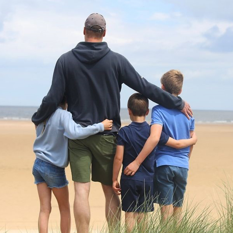 Kate Middleton felicita al príncipe Guillermo por el Día del Padre con un mensaje de sus hijos y una emotiva foto hecha por ella misma 