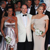 Alberto de Mónaco, su prometida, Charlene Wittstock y la princesa Estefanía presiden el Baile de la Cruz Roja de Mónaco