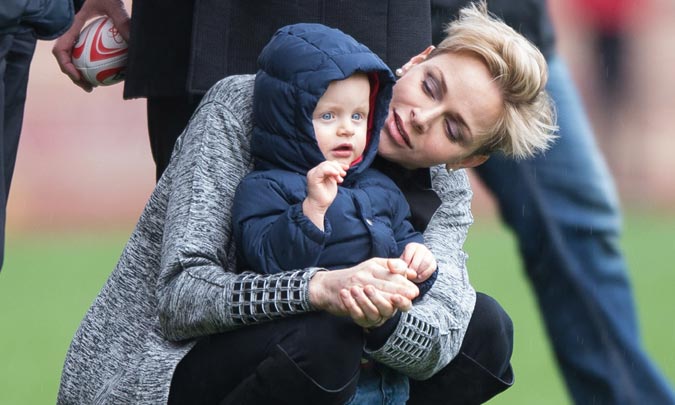 Charlene de Mónaco lleva a su hijo Jacques a su primer partido de rugby