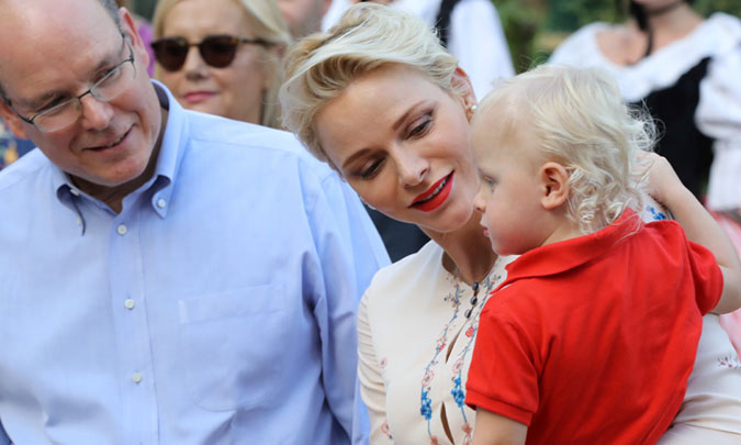 ¡Día de picnic! Charlene de Mónaco se derrite con su hijo, el príncipe Jacques