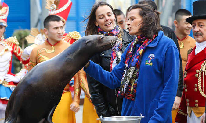 Estefanía de Mónaco, Paulina Ducruet y los besos traviesos de los leones marinos