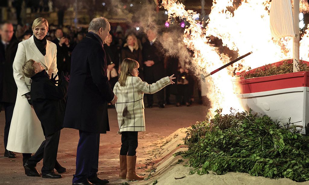 La gran ilusión de Jacques y Gabriella de Mónaco, junto a sus padres, en el arranque de Santa Devota