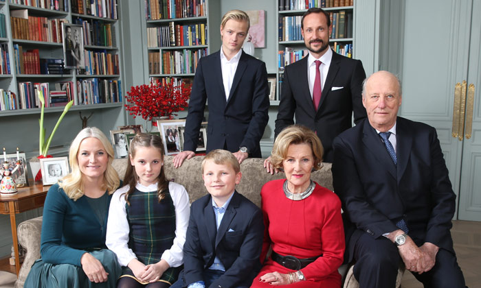 El color de la Navidad tiñe la felicitación de la Familia Real noruega