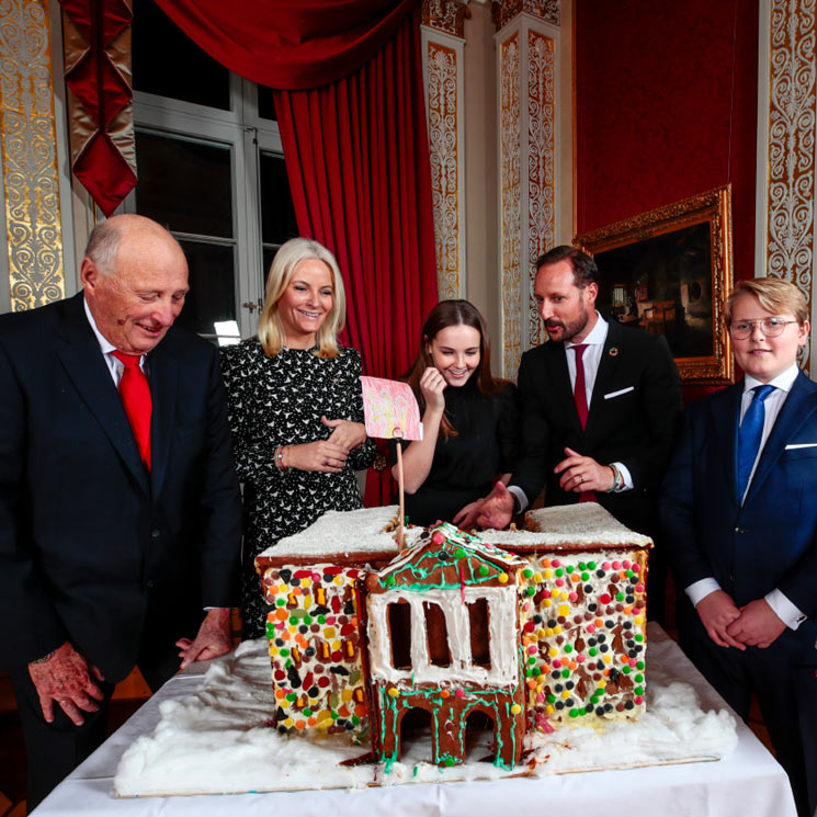 Con una casa de pan de jengibre y la mejor de sus sonrisas: el 'christmas' de la Familia Real noruega