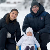 ¿Quién dijo frío? La princesa Estelle disfruta de la nieve junto a sus papás