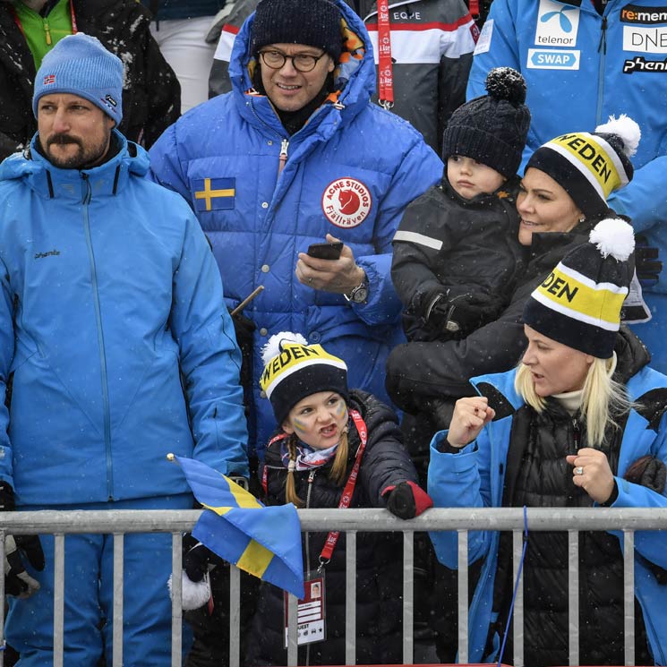 FOTOGALERÍA: Los príncipes de Noruega y Suecia demuestran su gran amistad en la nieve