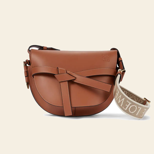 https://www.hola.com/imagenes/seleccion/20191213155999/regalos-navidad-mujer-tipo-madre/0-757-451/bolso-loewe-a.jpg