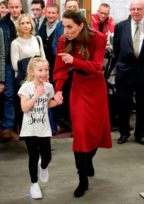 Sierra Engañoso Vinagre Kate Middleton: compra su vestido rojo y celebra San Valentín
