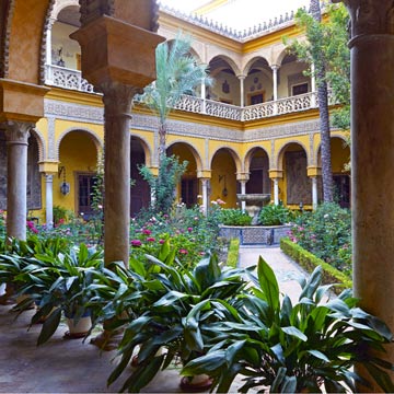 Un paseo por Las Dueñas, la residencia sevillana favorita de Cayetana de Alba