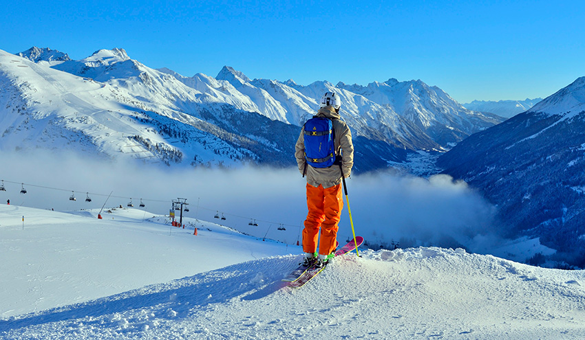 alberg-austria-Skifahrer-mit-Blick