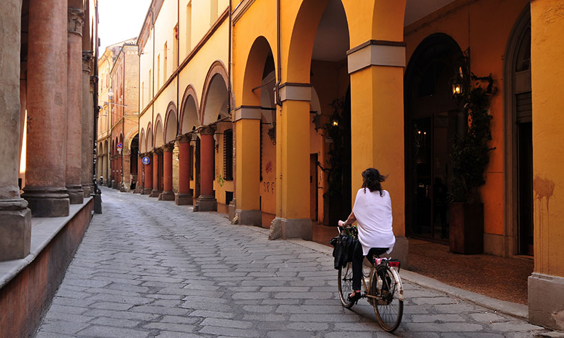 Bolonia-chica-bici