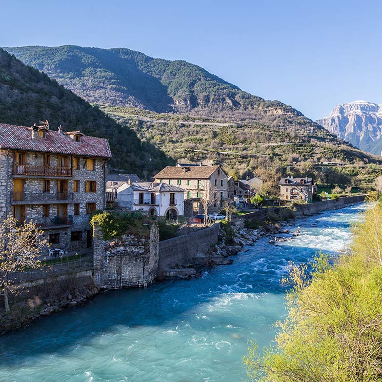 Pueblos encantadores de Huesca para disfrutar de la montaña