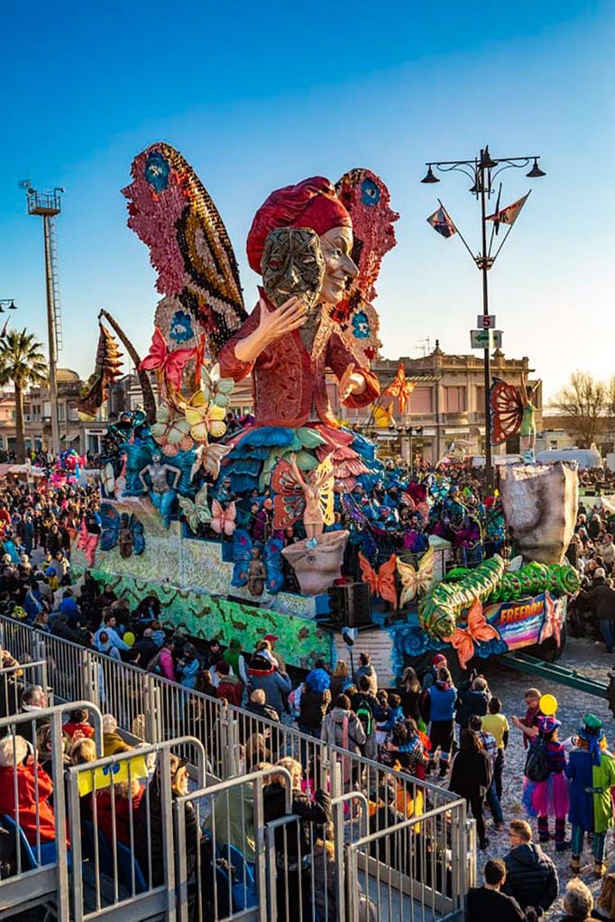 Carnaval De Viareggio, La Fiesta Más Alegre De La Toscana - Foto 1