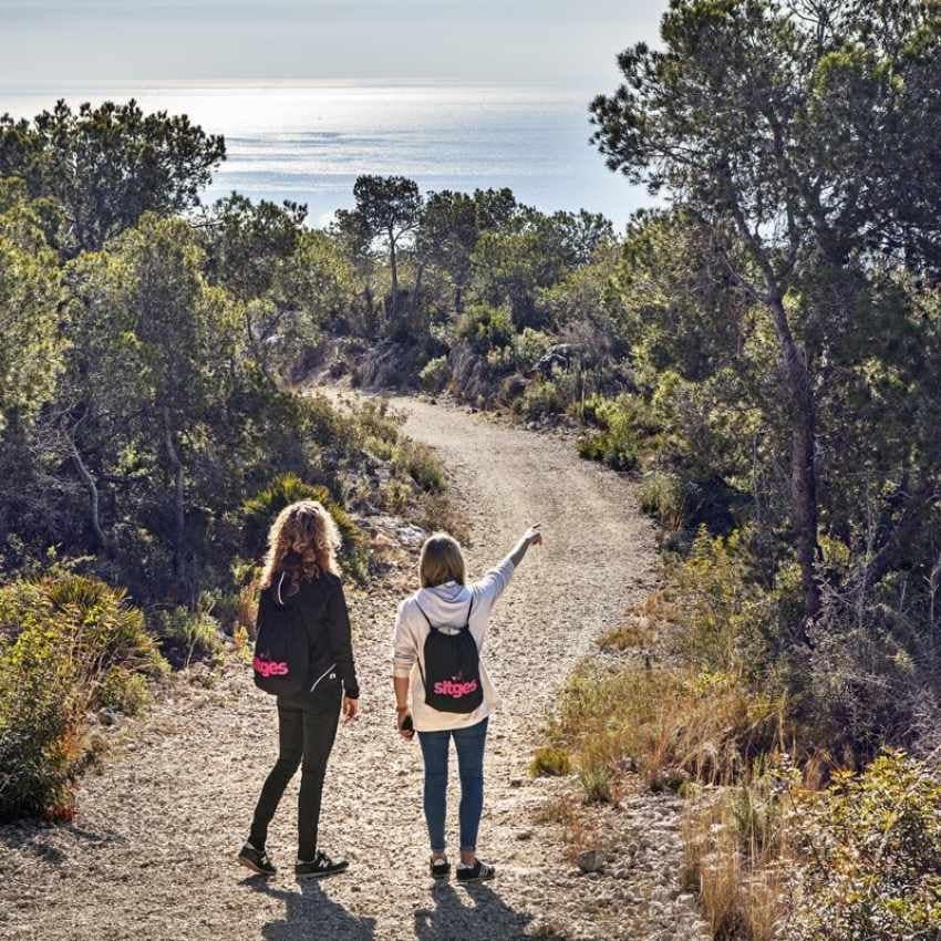 Sendero en el macizo del Garraf.