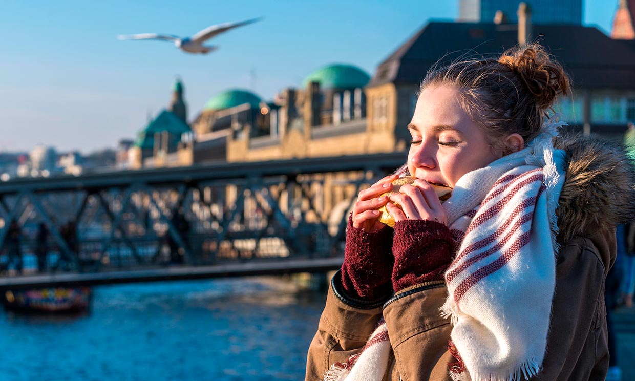 Elige comer como un local: platos con los que acertarás en tus viajes