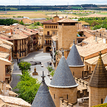 Puente la Reina: The Charm of a Medieval Town at the Intersection of Jacobean Routes