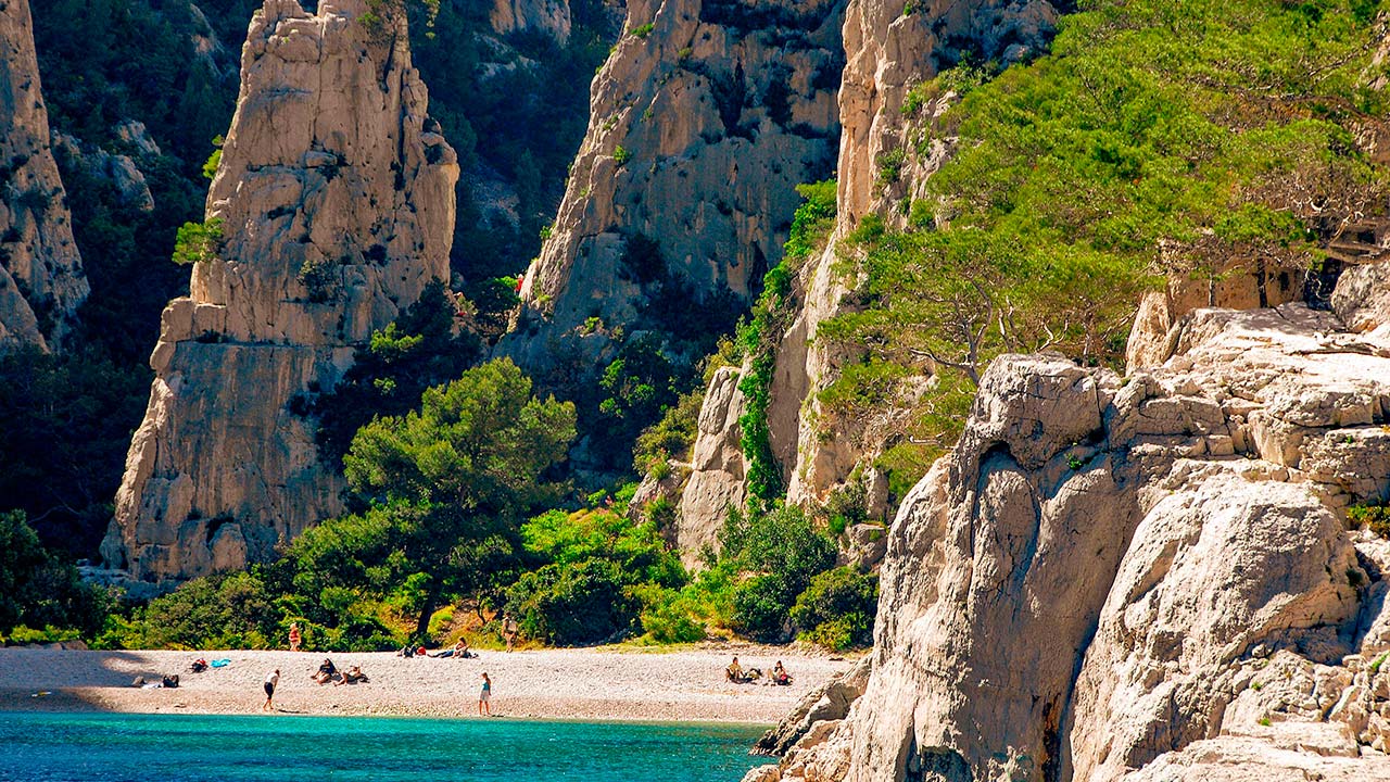 El paisaje inolvidable de las Calanques, una joya mediterránea en la costa francesa