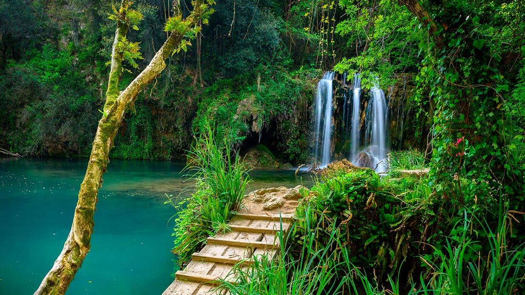 Empápate de naturaleza en estos saltos de agua de Cataluña