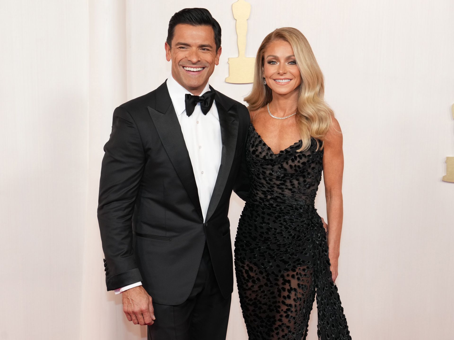 Kelly Ripa's shocking Christmas confession about husband Mark Consuelos:  'You've never seen anything like it'