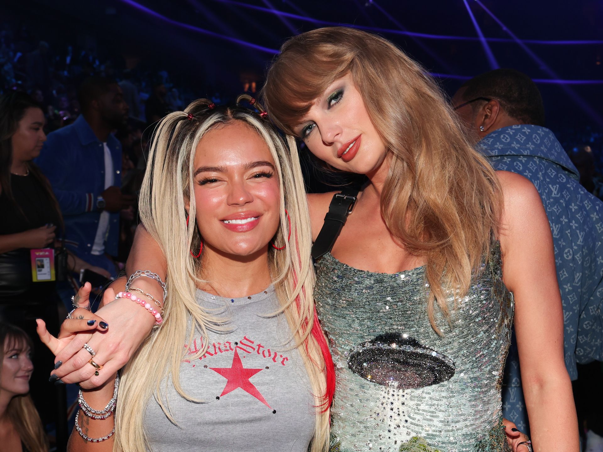 Karol G goes viral dancing with Taylor Swift at the VMAs