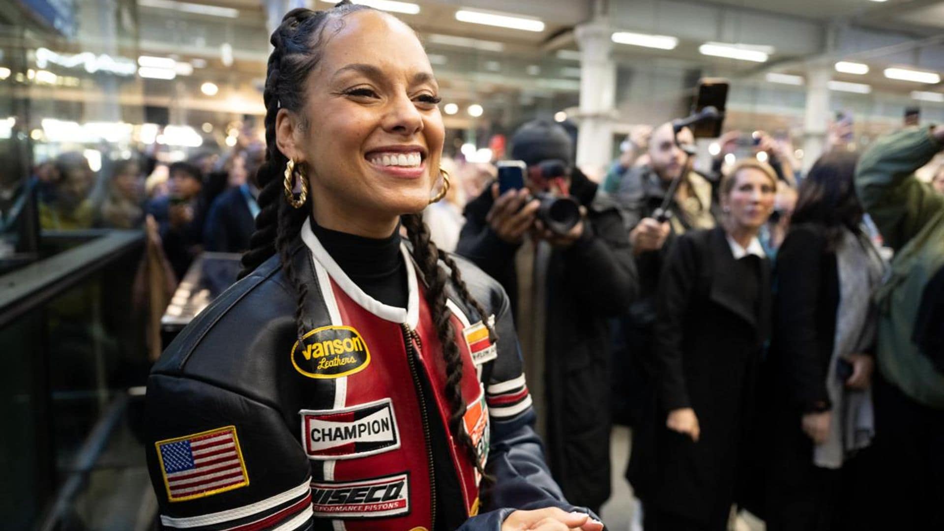 Watch Alicia Keys wow commuters in London with surprise concert