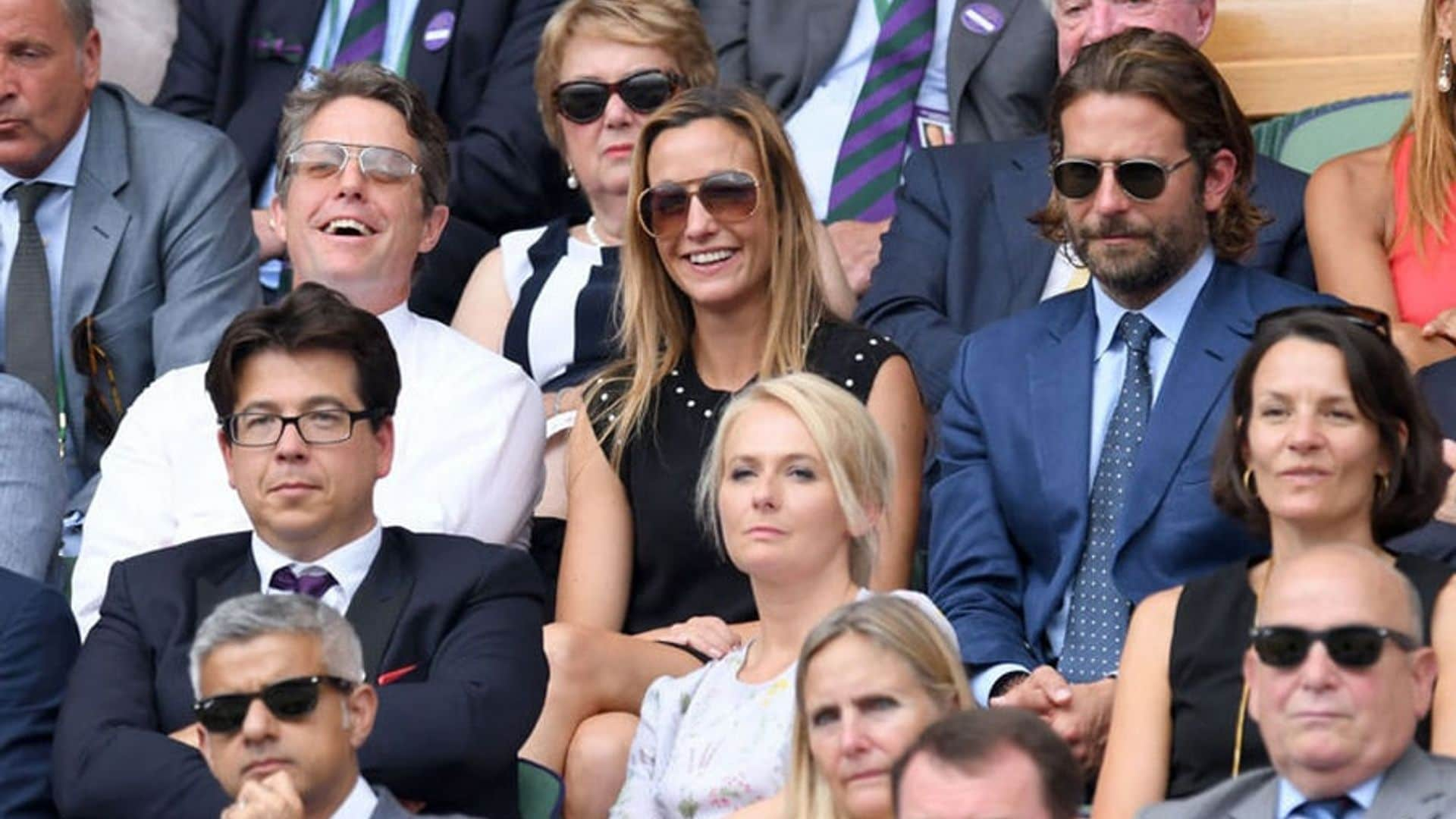 Hugh Grant and his girlfriend Anna Ebertsein sat next to Bradley Cooper during the men's final.
Photo: Getty Images