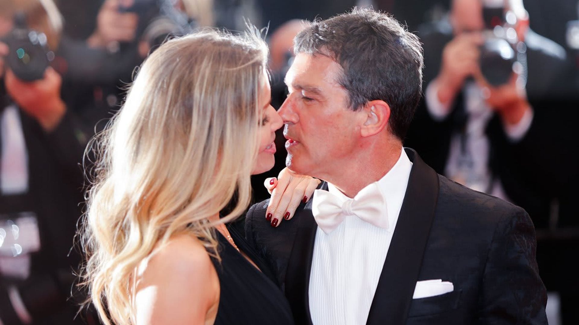 Antonio Banderas and girlfriend Nicole Kimpel strolled around Spain holding hands