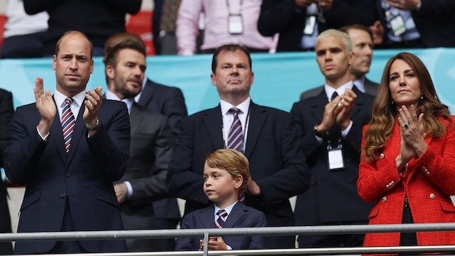 Prince George wears suit and tie to soccer game with dad Prince William and mom Kate