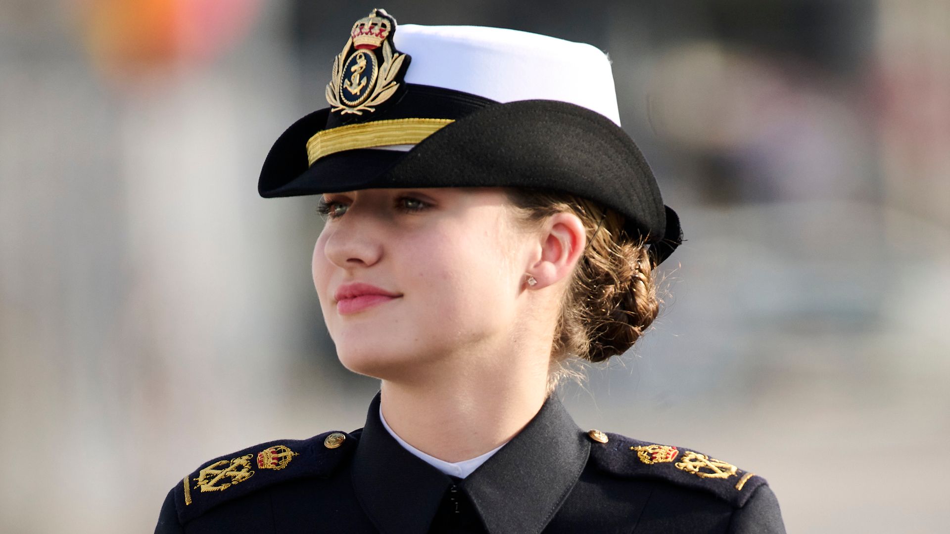 Watch Princess Leonor of Spain bravely climb a ship mast!