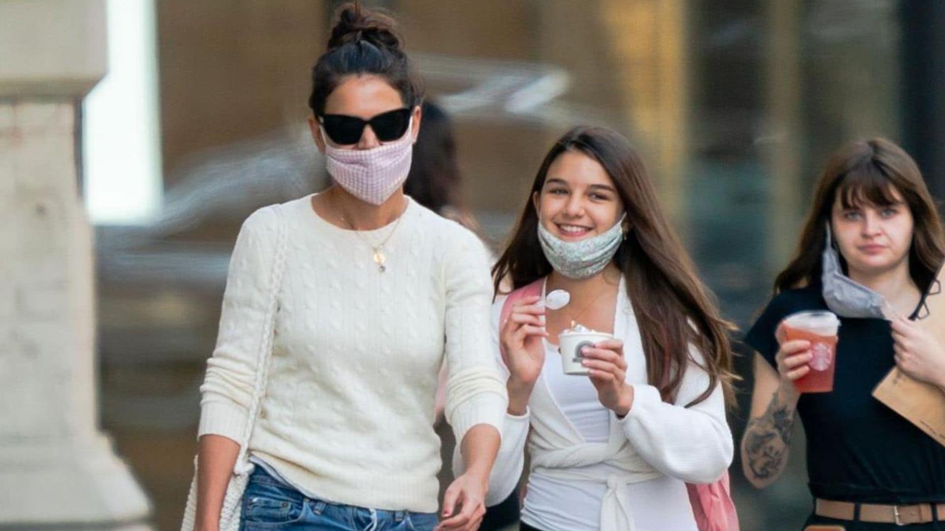 Suri Cruise grabs ice cream in New York City while wearing baggy jeans