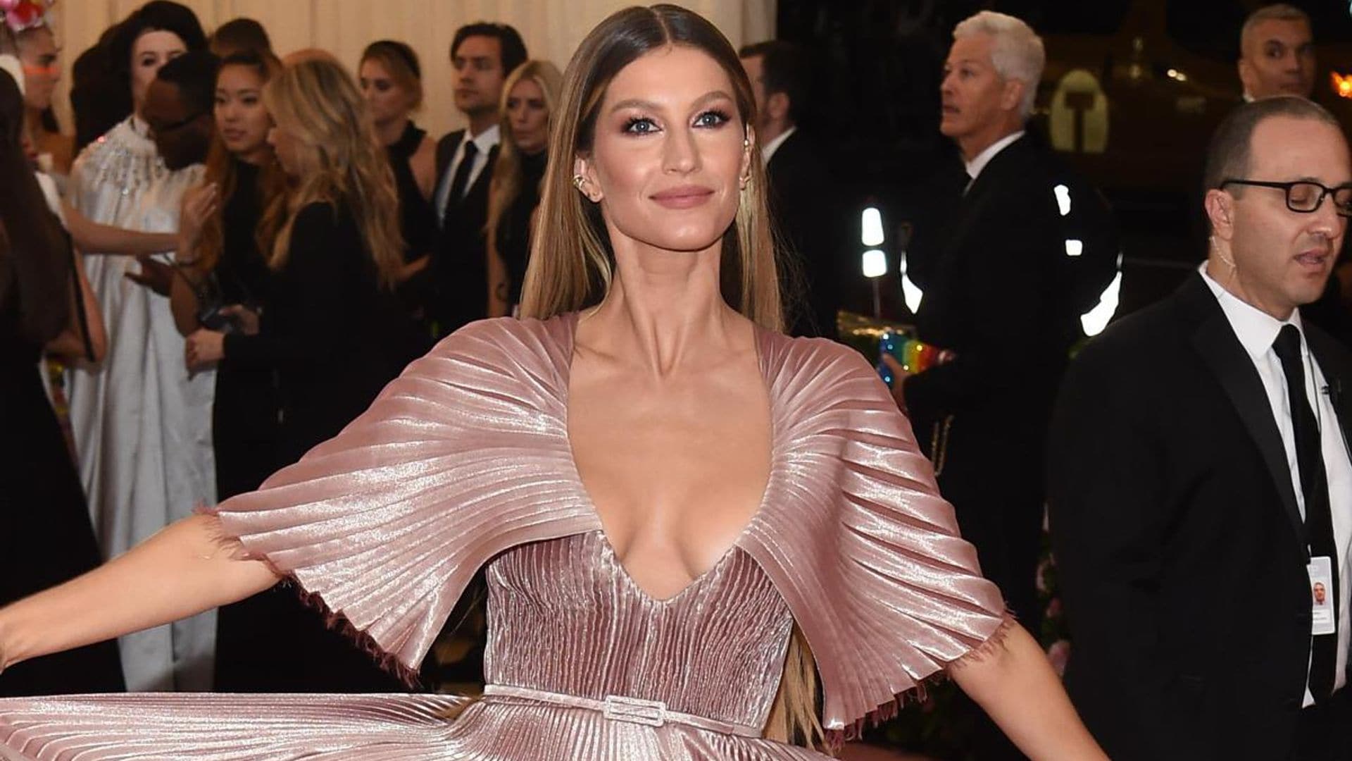 Gisele Bündchen shares photos with an environmental message