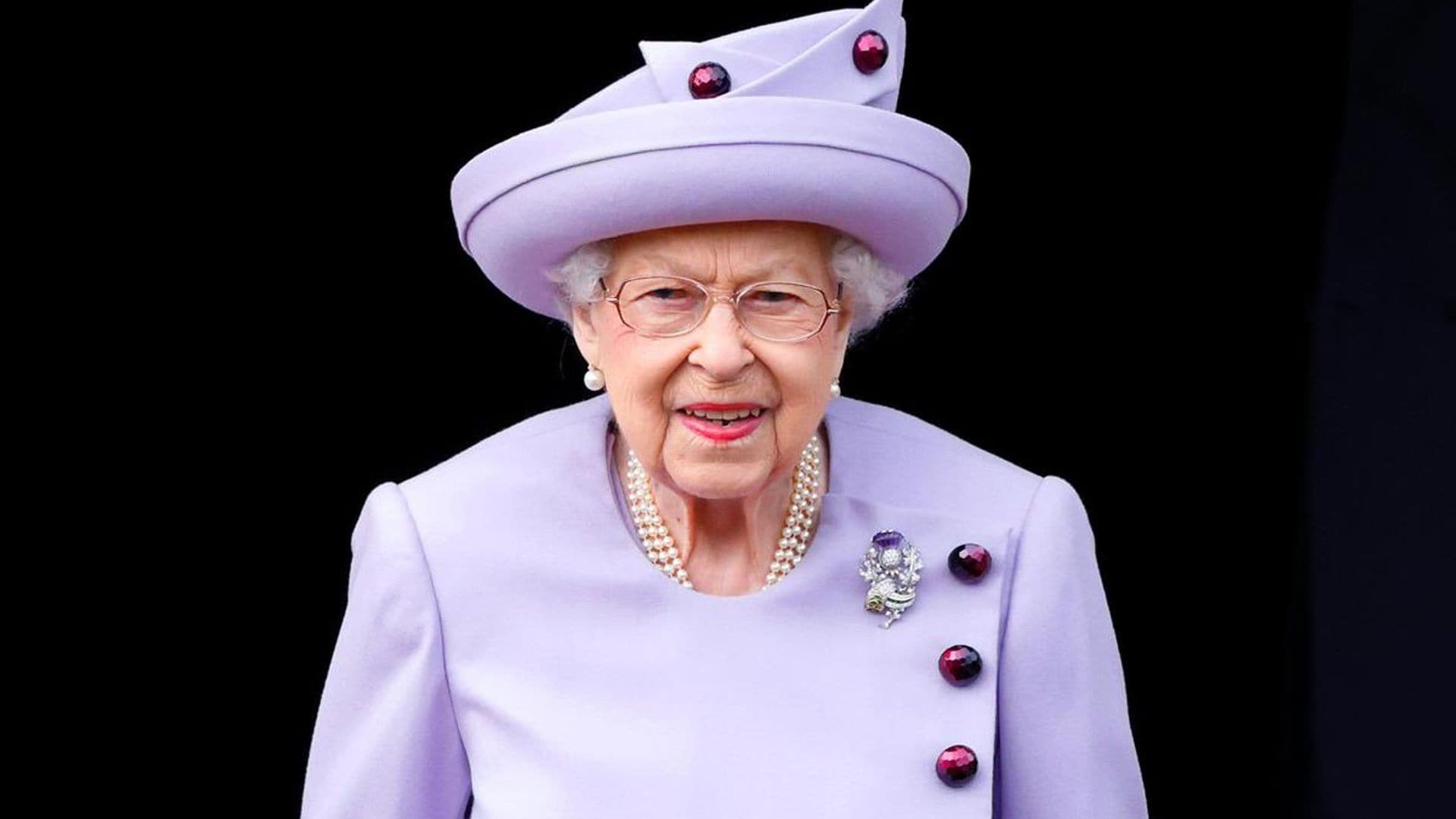 Buckingham Palace releases statement on Queen Elizabeth’s health: ‘Doctors are concerned’