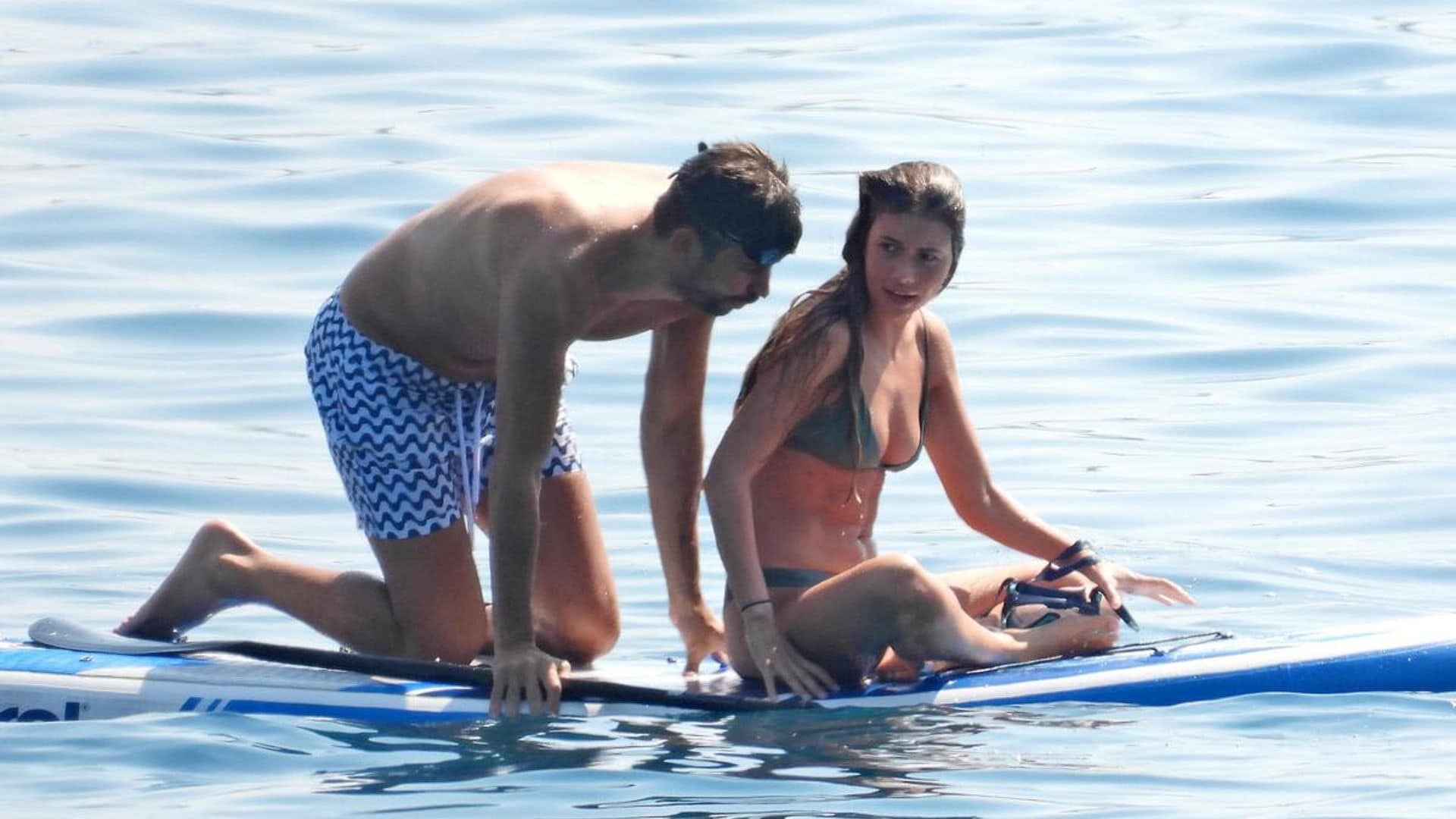 Pique and Clara Chía enjoy romantic swim in the ocean and relax on luxury yacht