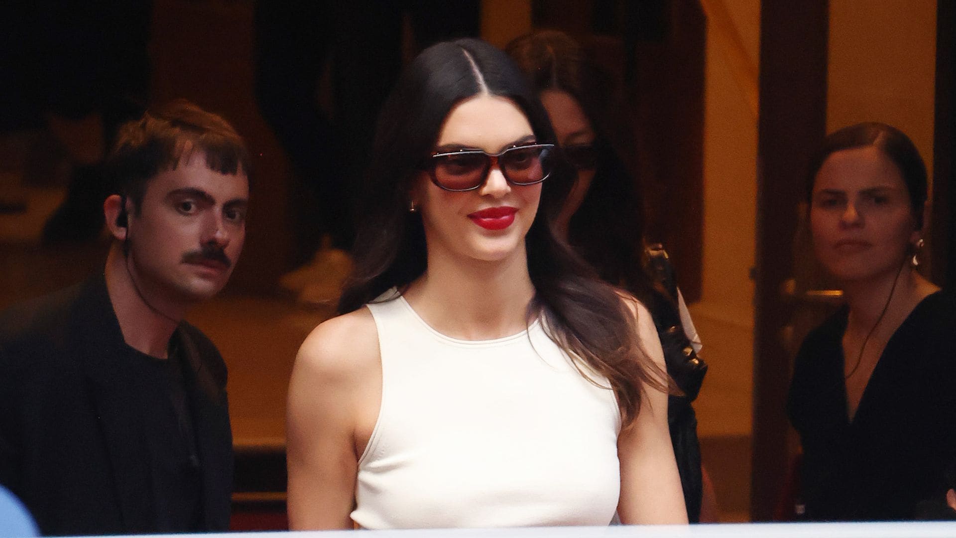 Kendall Jenner visits the Louvre barefooted at 'midnight'