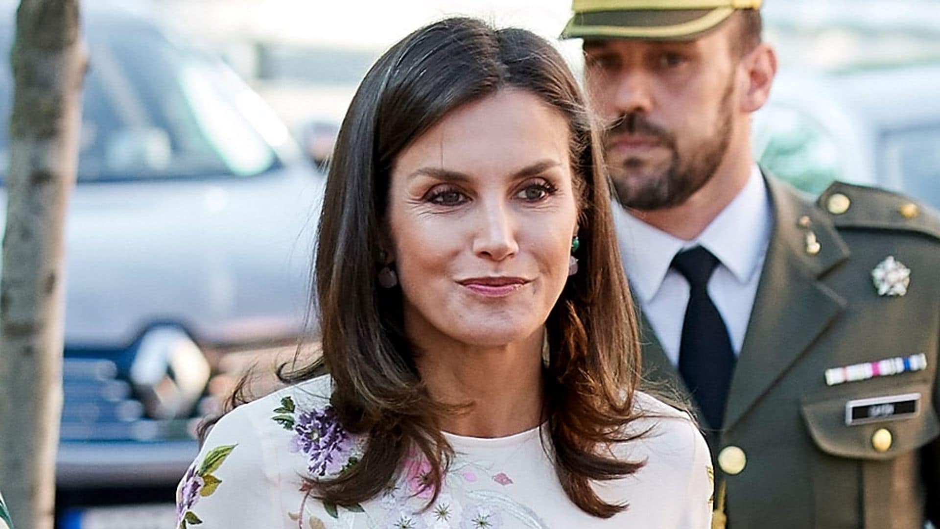 Queen Letizia masters her look in this $100 dress for the third time thanks to these styling tricks