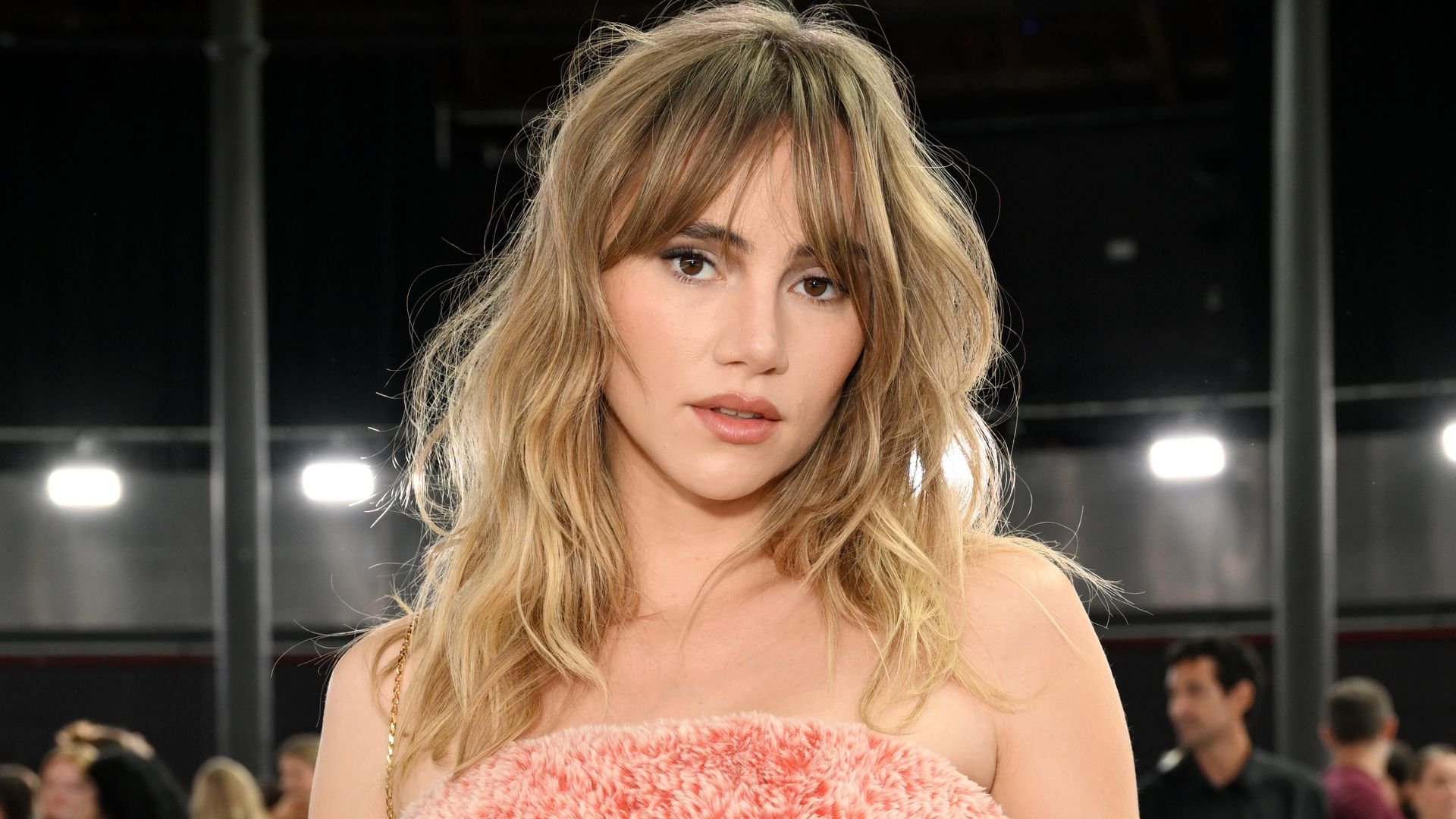 Suki Waterhouse channeled Princess Diana in one of her favorite dresses from the 80s