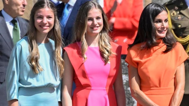 Queen Letizia and daughters wear colorful dresses