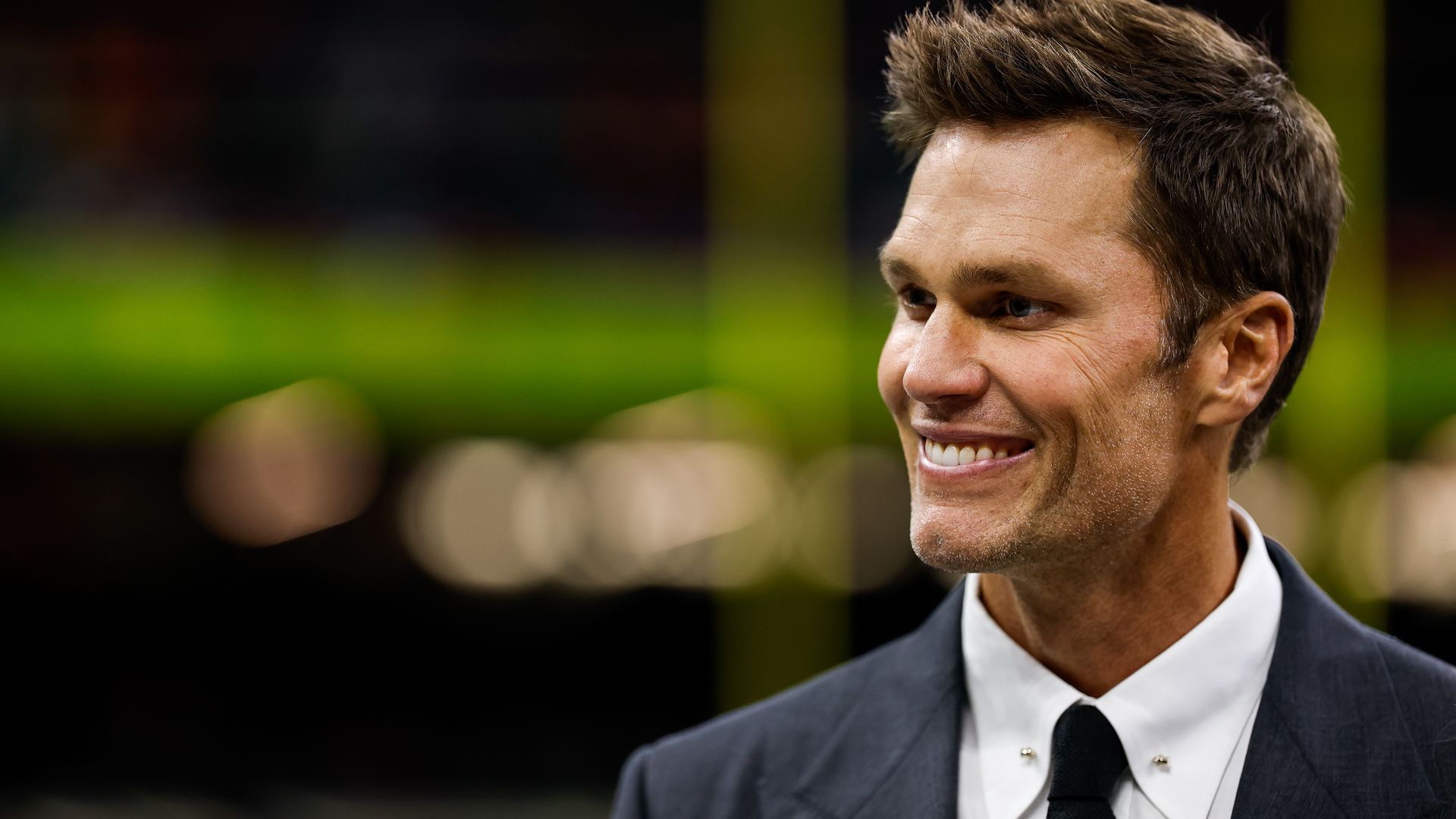 Tom Brady debuta como comentarista del Super Bowl, tras el nacimiento del bebé de Gisele Bündchen