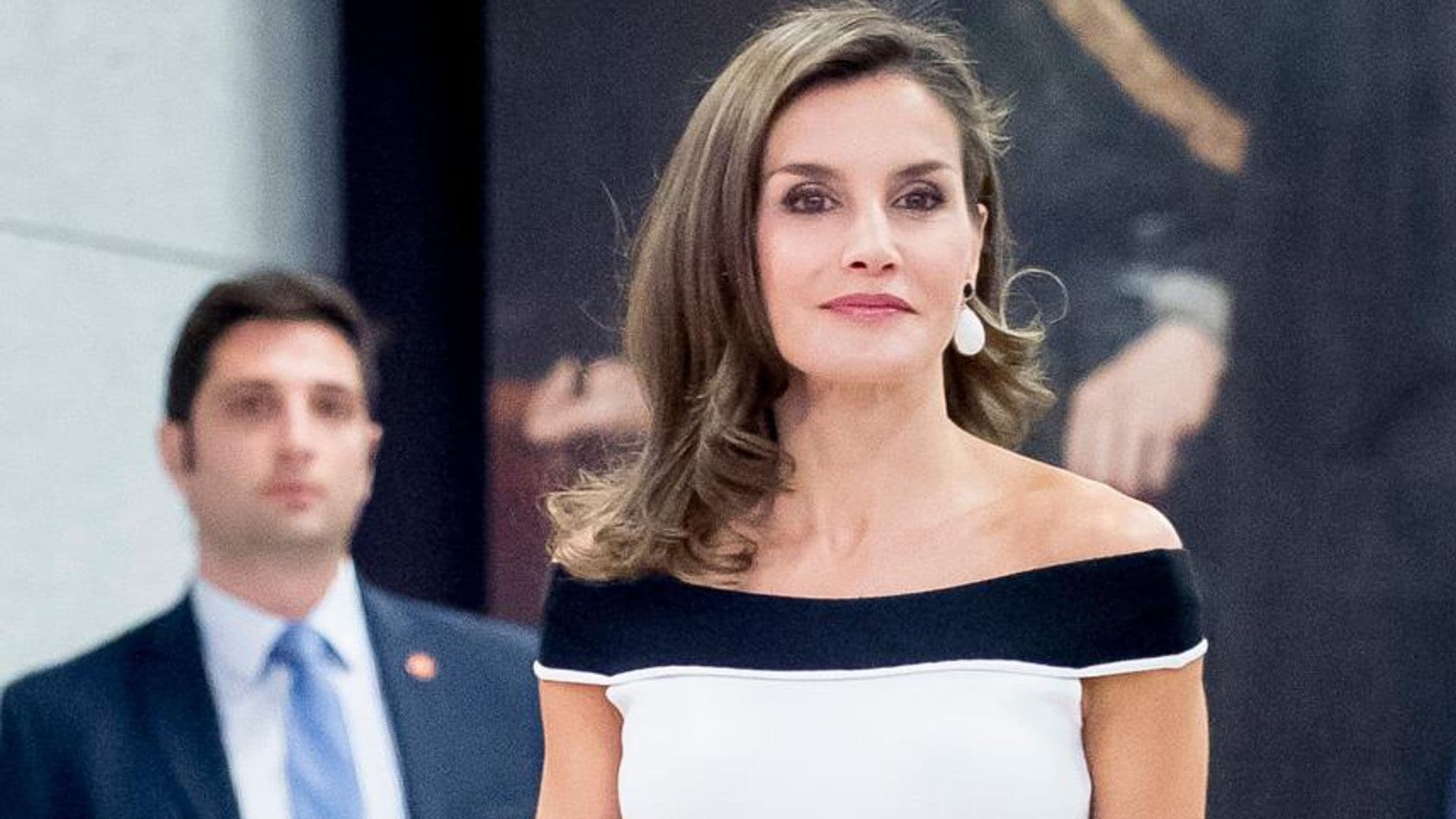 Queen Letizia wore an amazing optical illusion dress – perfect for petites!