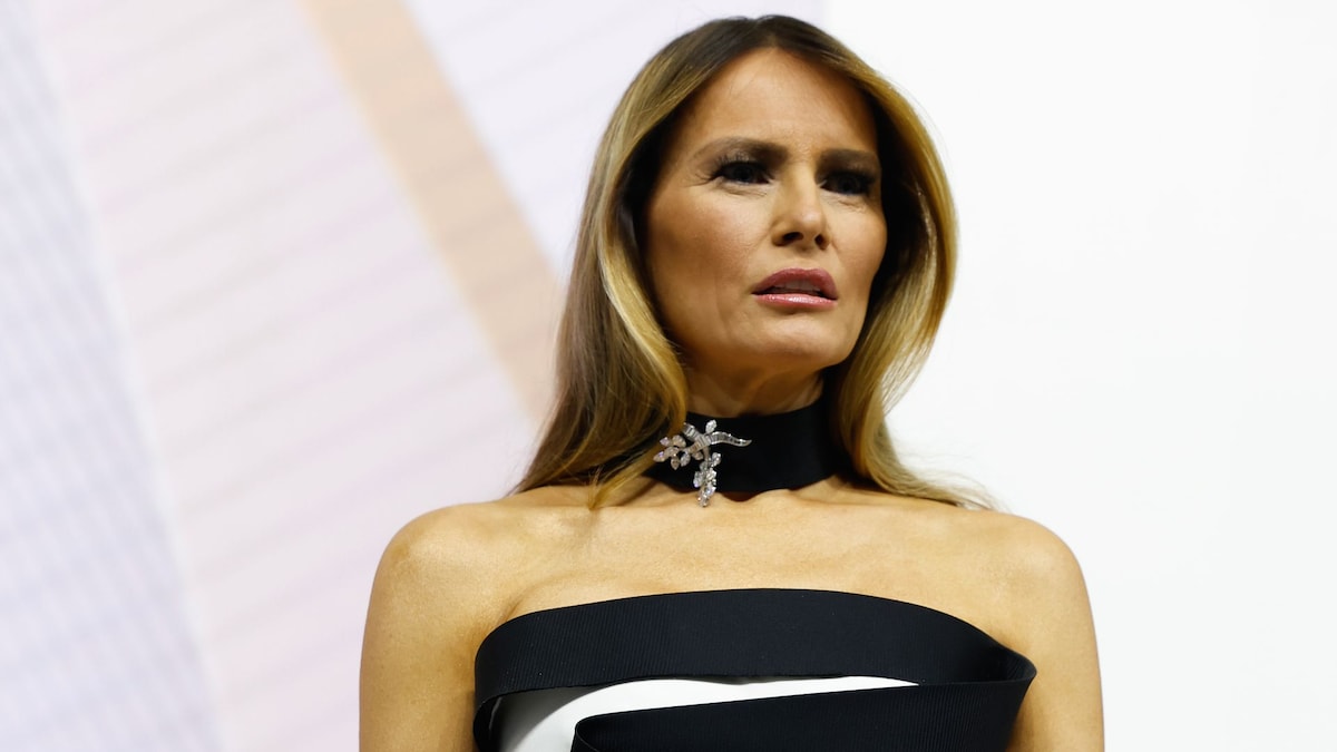 https://www.hola.com/us/horizon/landscape/1b2f62bbad50-washington-dc-first-lady-melania-trump-at-the-commander-in-chief-ball-on-january.jpg?im=Resize=(1200)