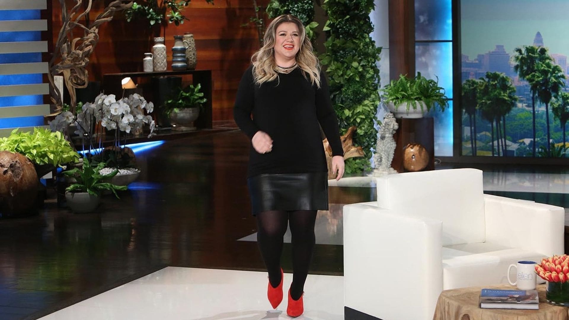 Kelly Clarkson explains the tears behind her emotional 'American Idol' performance