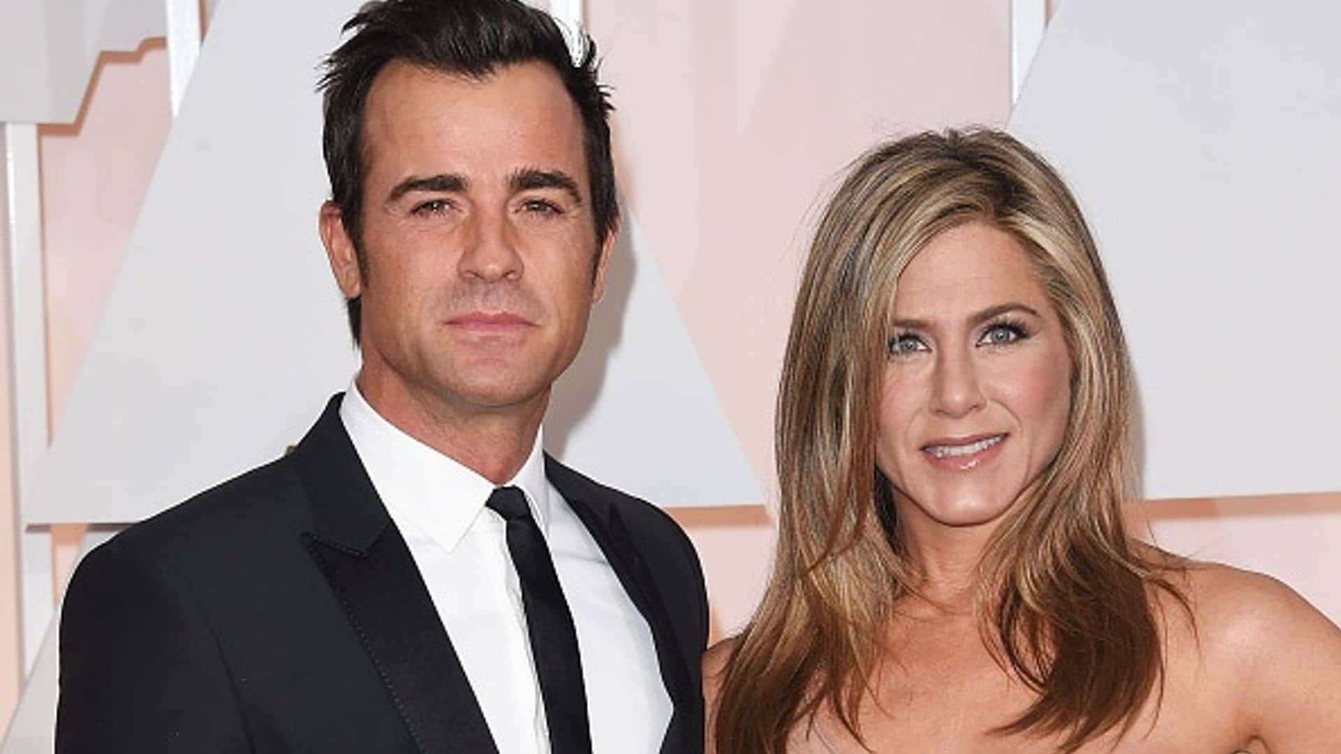 Whitney Cummings dishes on Jennifer Aniston and Justin Theroux's wedding