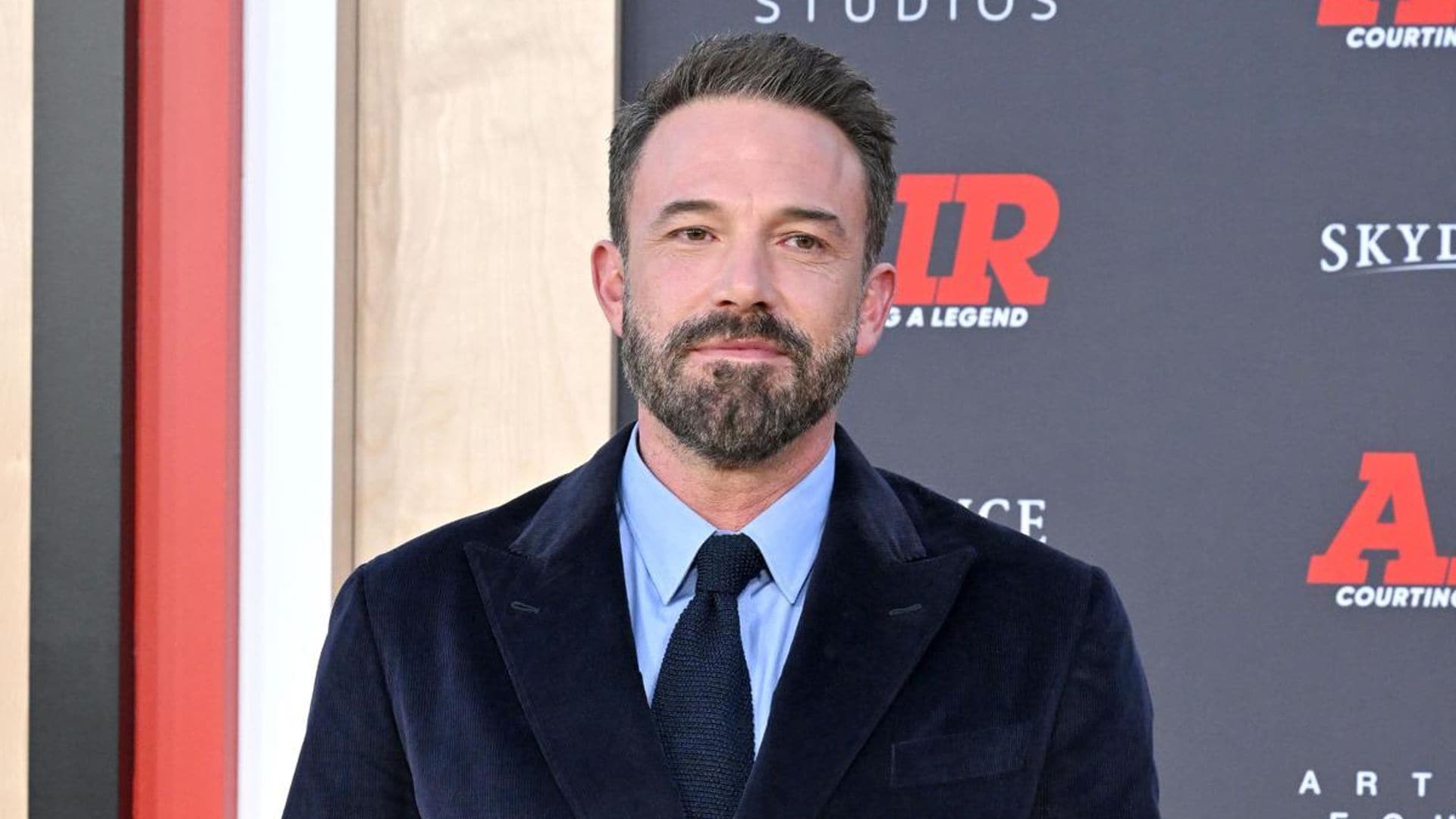 Ben Affleck shows off his Spanish jokes on the red carpet