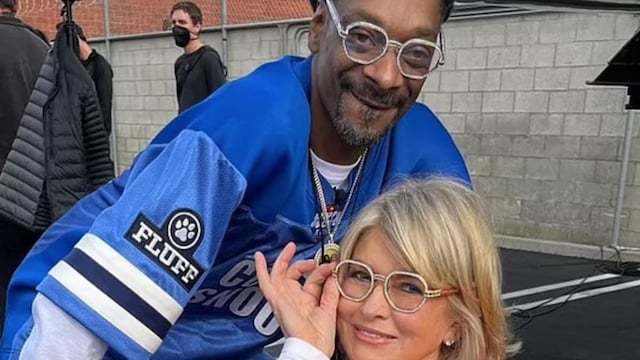 Martha Stewart and Snoop Dogg rock matching diamond-and-gold glasses while taping Puppy Bowl XVIII