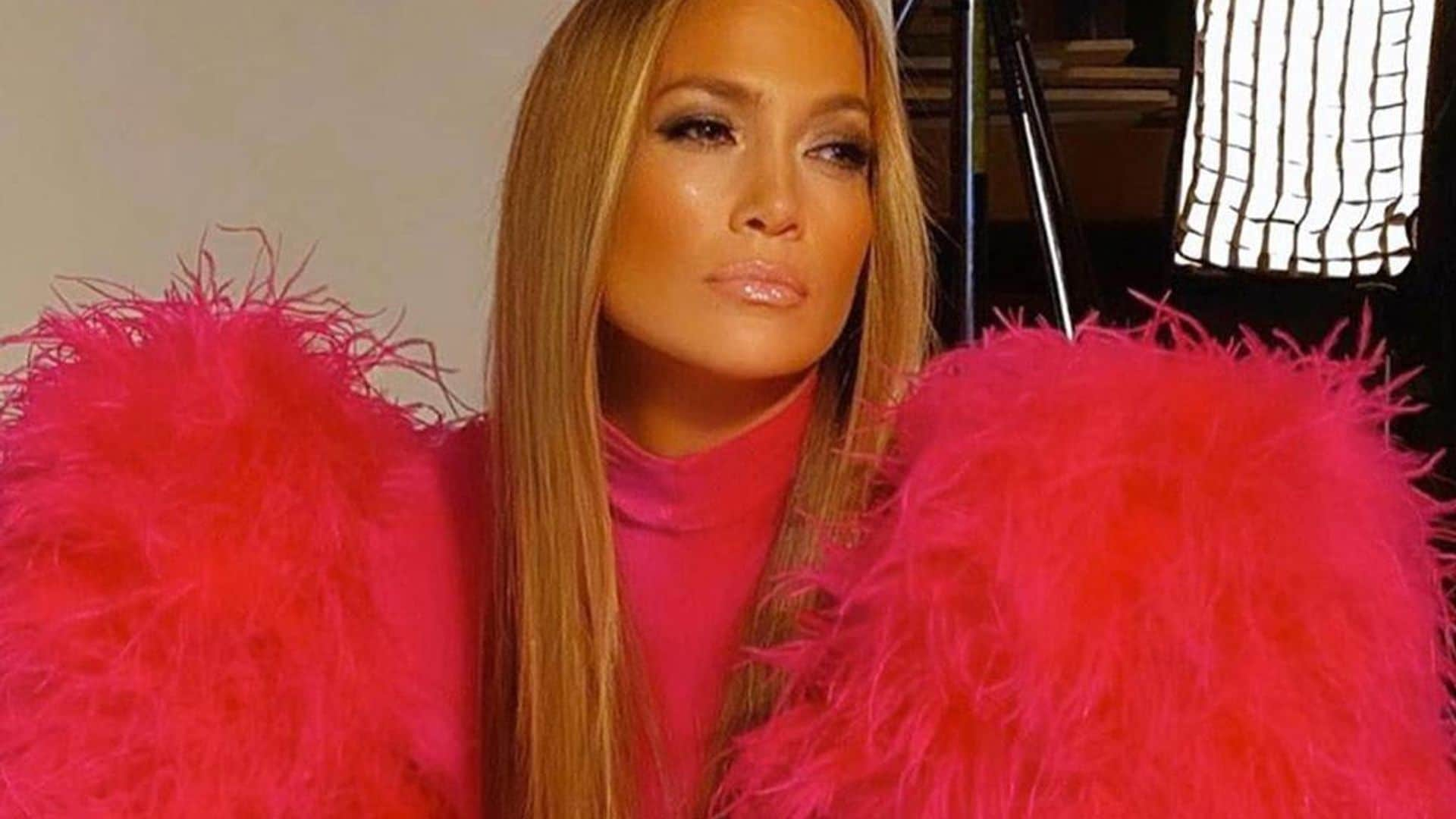 Jennifer Lopez shows us the moment she dressed as a giant feathered pink heart