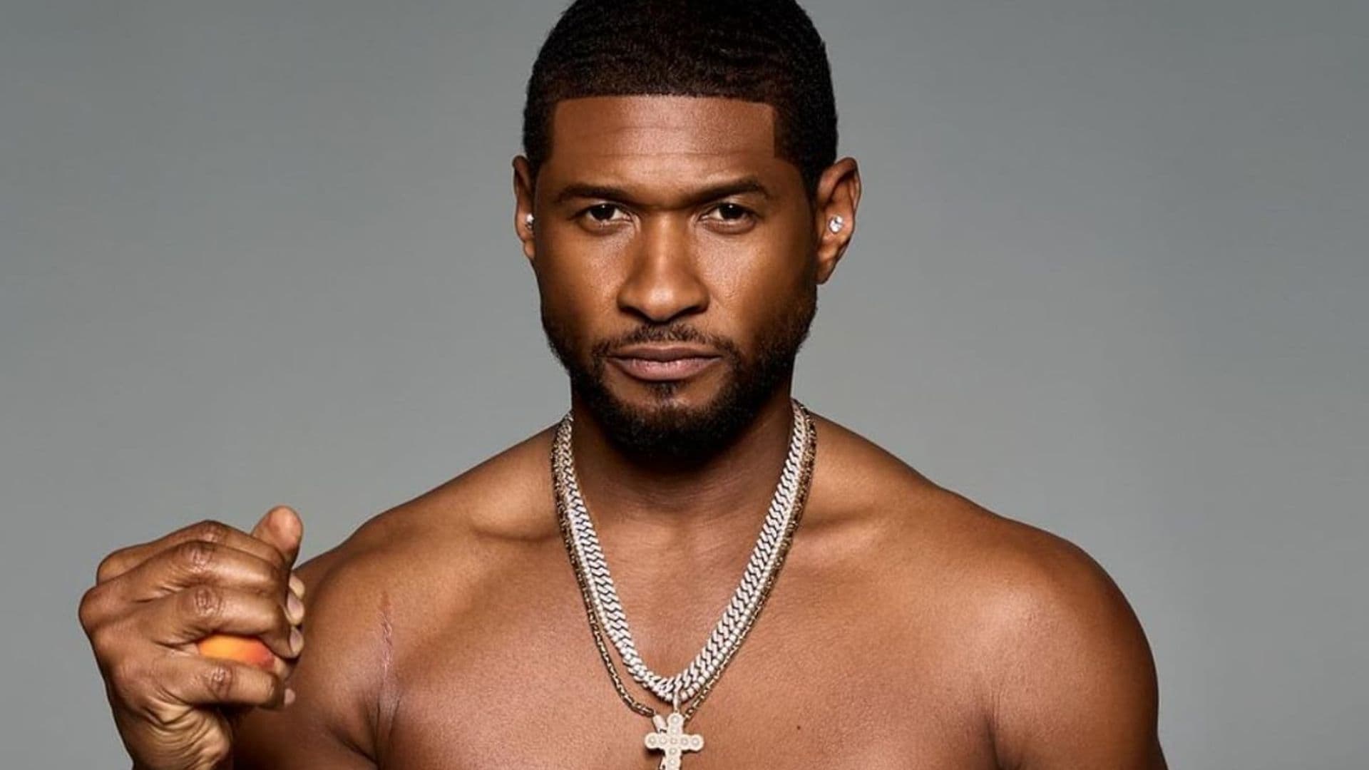 Usher poses in his underwear ahead of Super Bowl performance