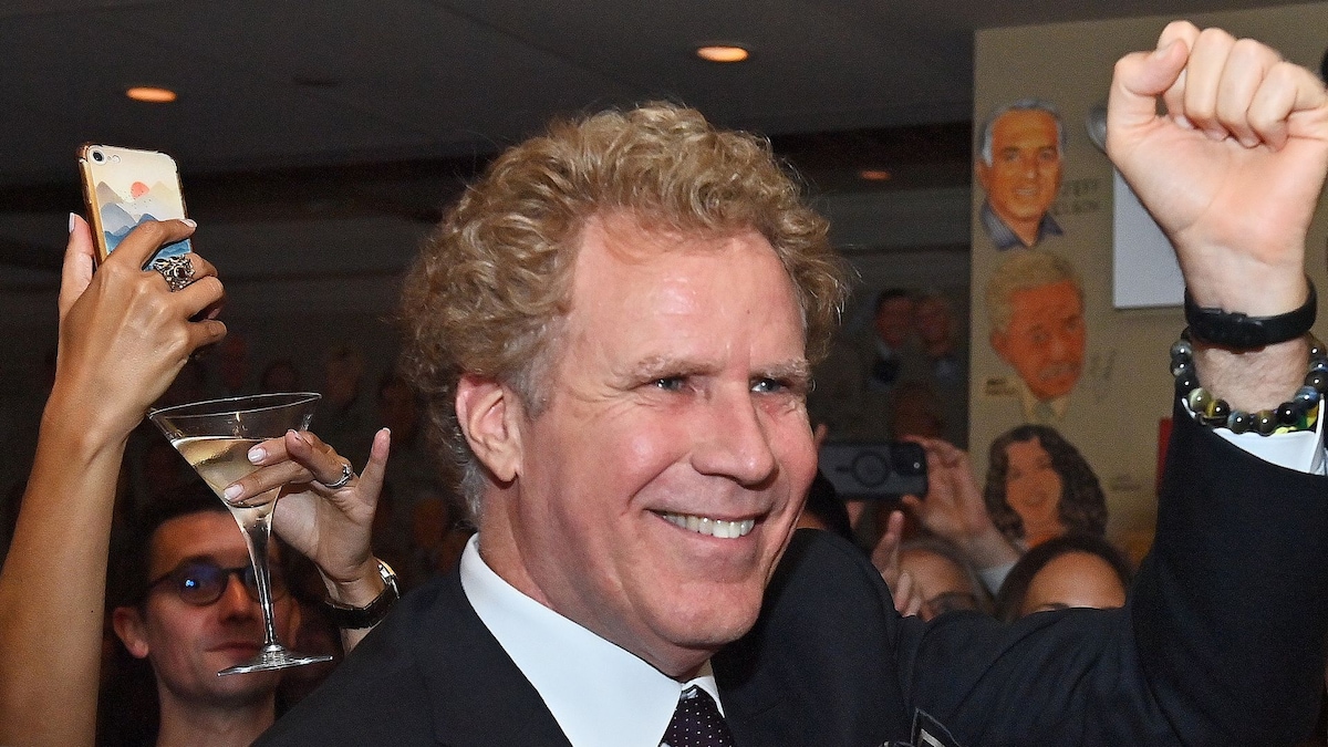 Will Ferrell dresses up as Buddy the Elf to watch a hockey game